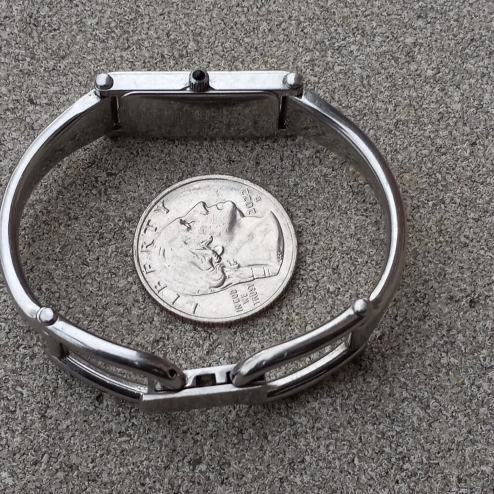 Gucci Silver & Black, Swiss Made, Quartz Ladies Watch